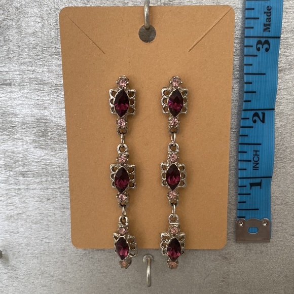 Le Chateau Earrings - Picture 2 of 8